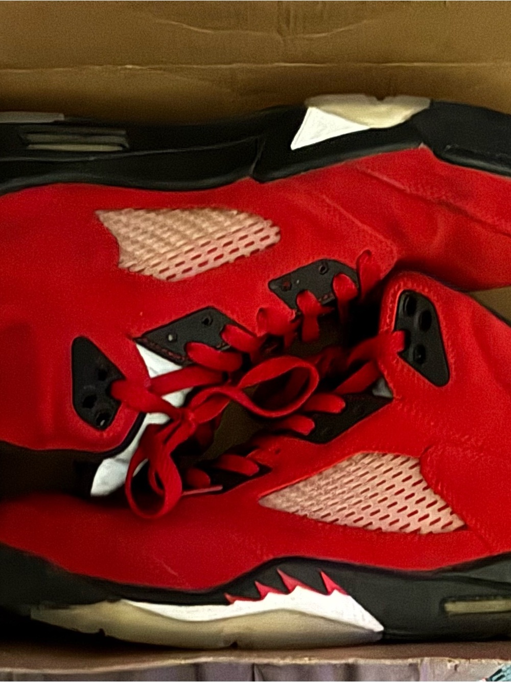 Jordan Men's Red and Black Retro Basketball Sneakers